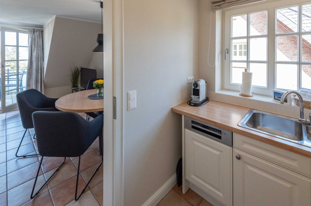 in der Küche steht eine Nespressomaschine